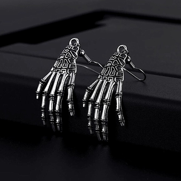 Silver skeleton hand earrings - Picture 4 of 11